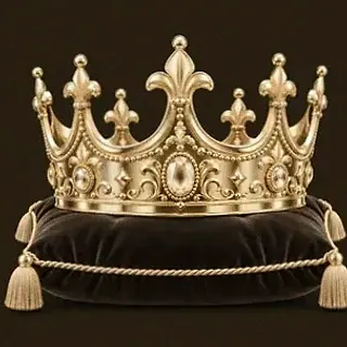 Gold crown on cushion — Kingmaker Casino